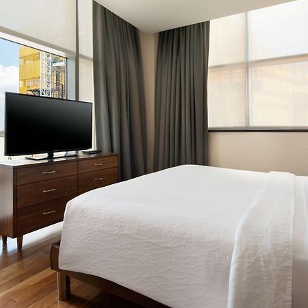 Hilton Garden Inn Long Island City Ню Йорк Екстериор снимка