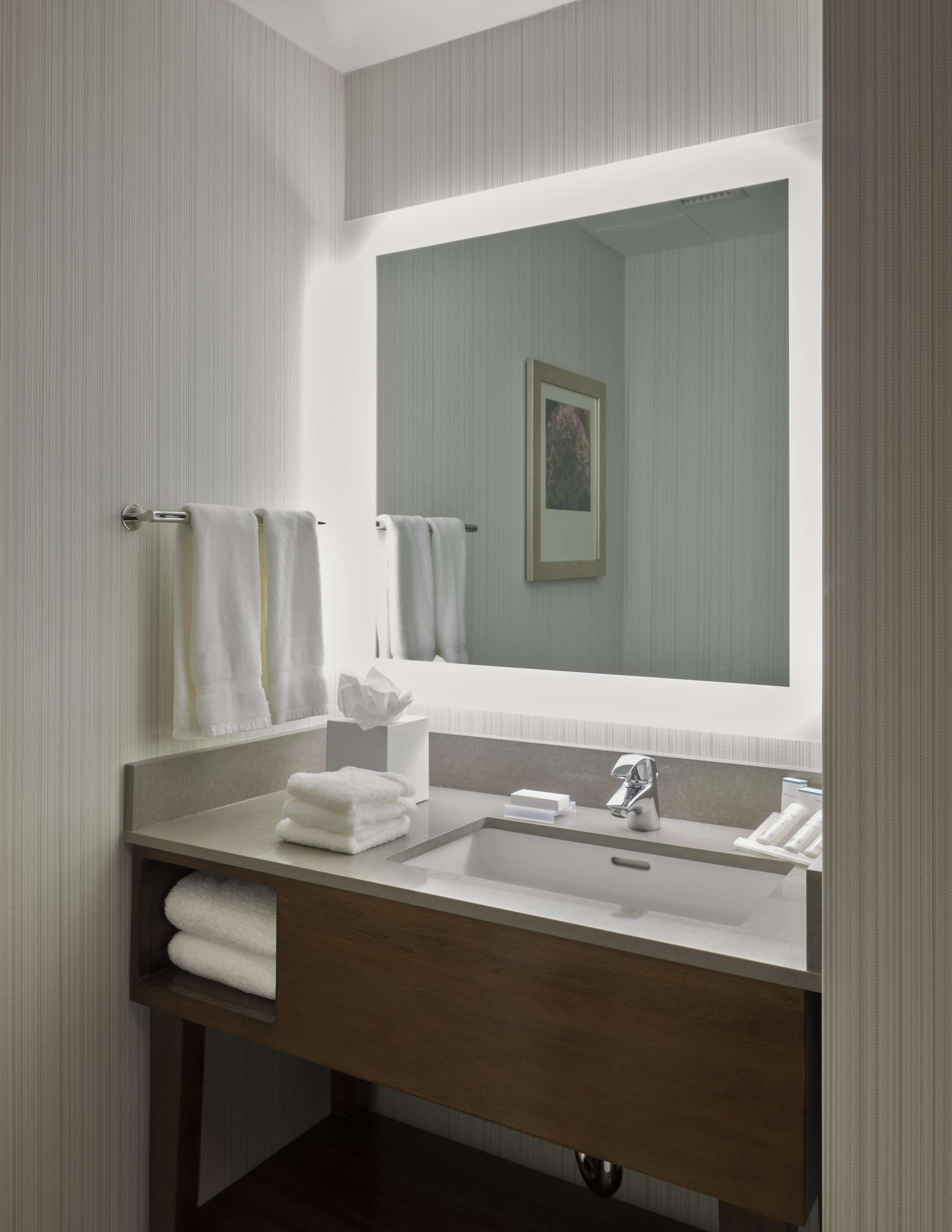 Hilton Garden Inn Long Island City Ню Йорк Екстериор снимка