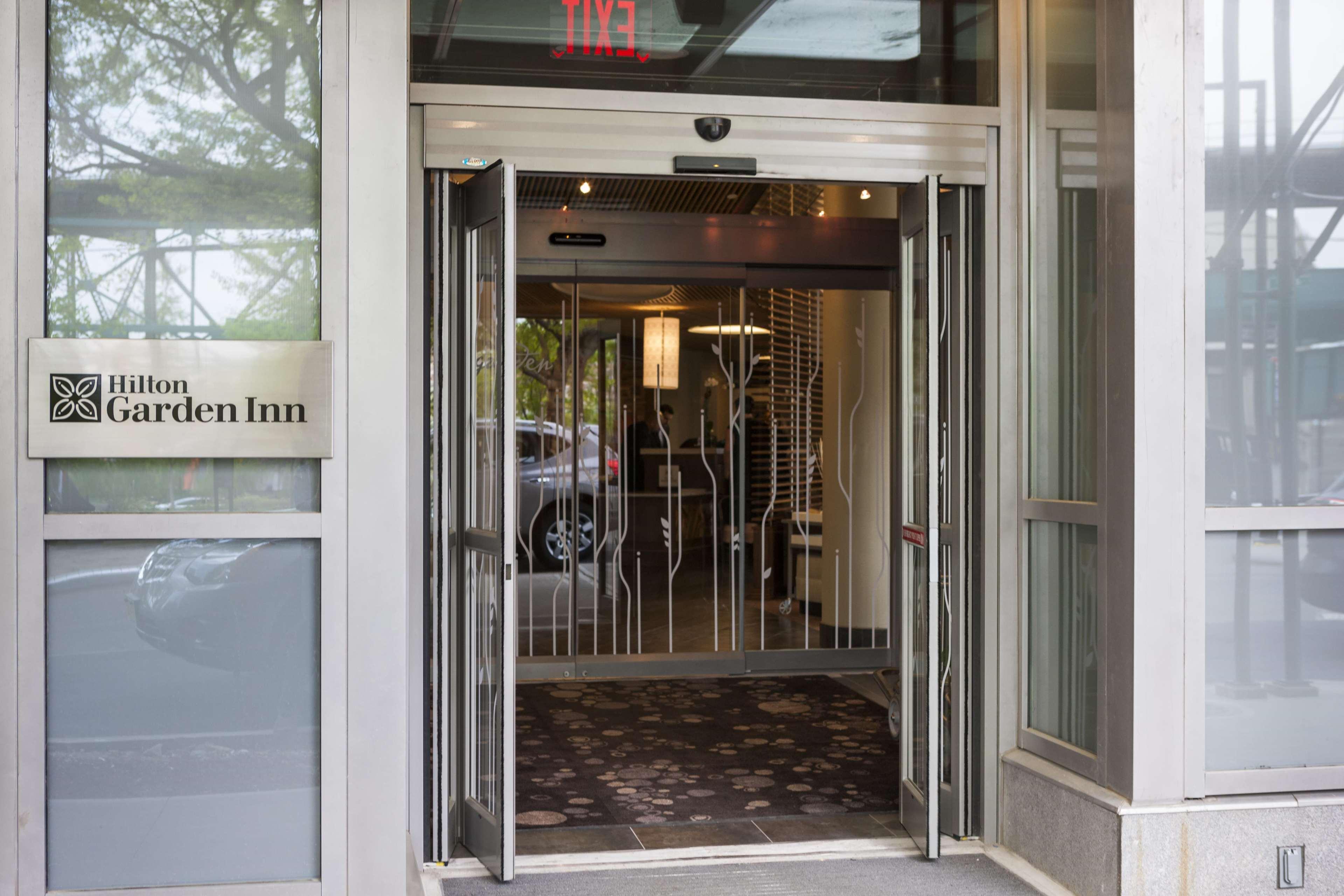 Hilton Garden Inn Long Island City Ню Йорк Екстериор снимка