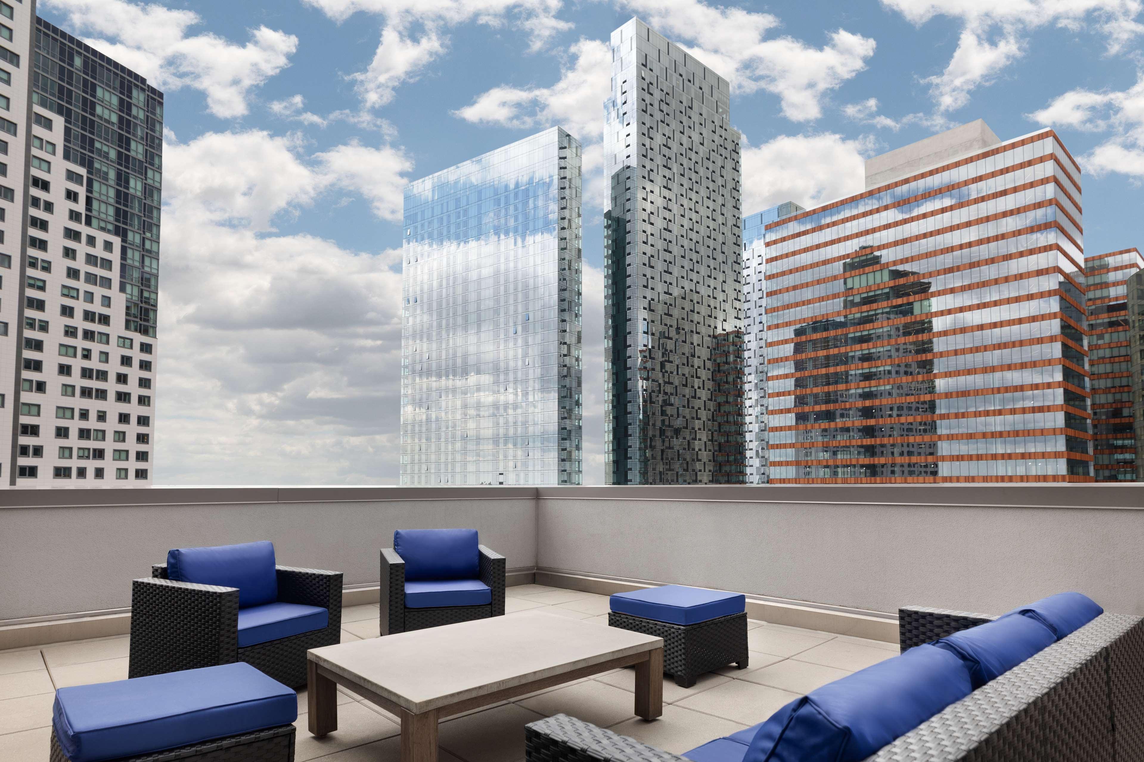 Hilton Garden Inn Long Island City Ню Йорк Екстериор снимка