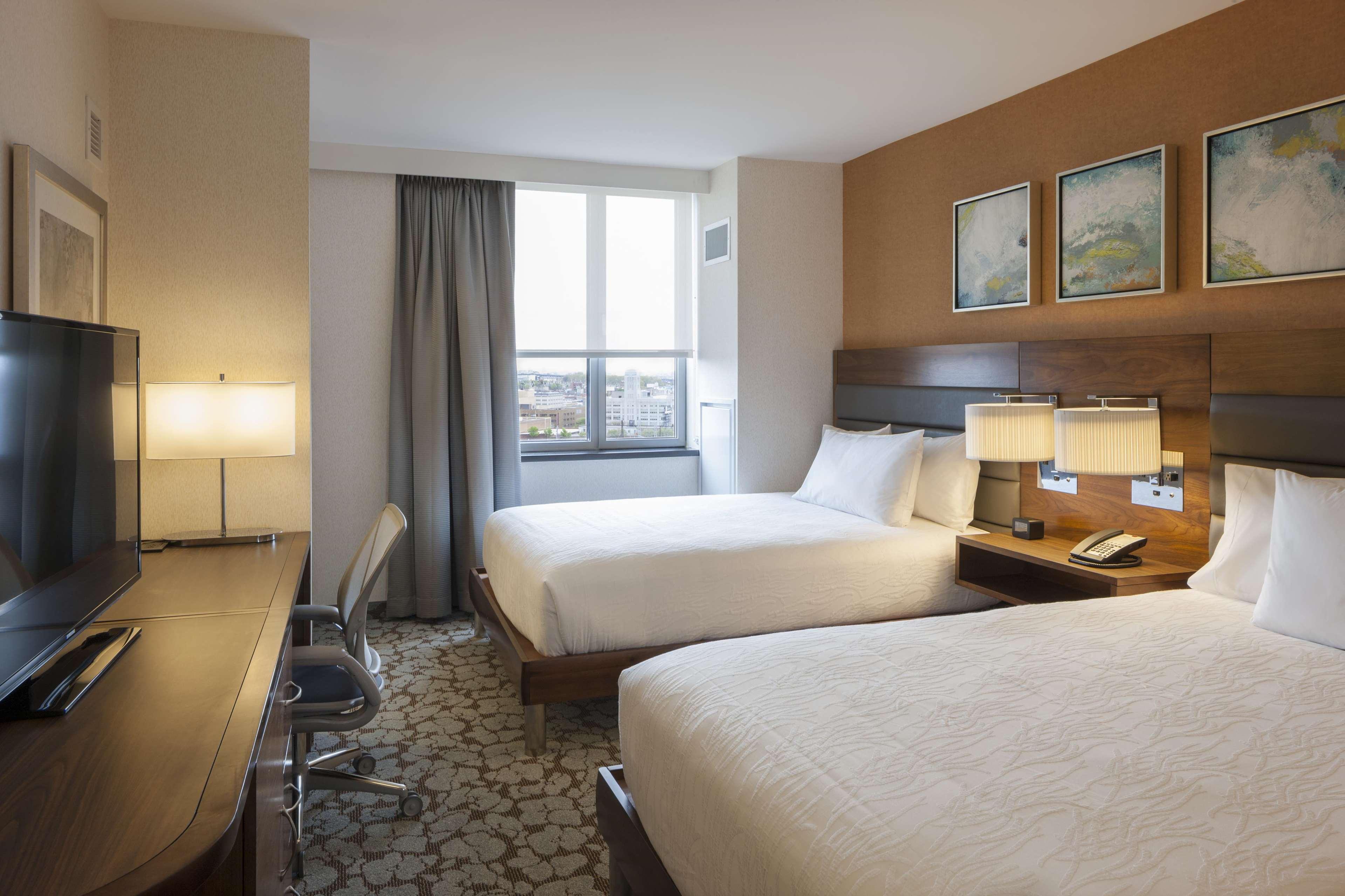 Hilton Garden Inn Long Island City Ню Йорк Екстериор снимка