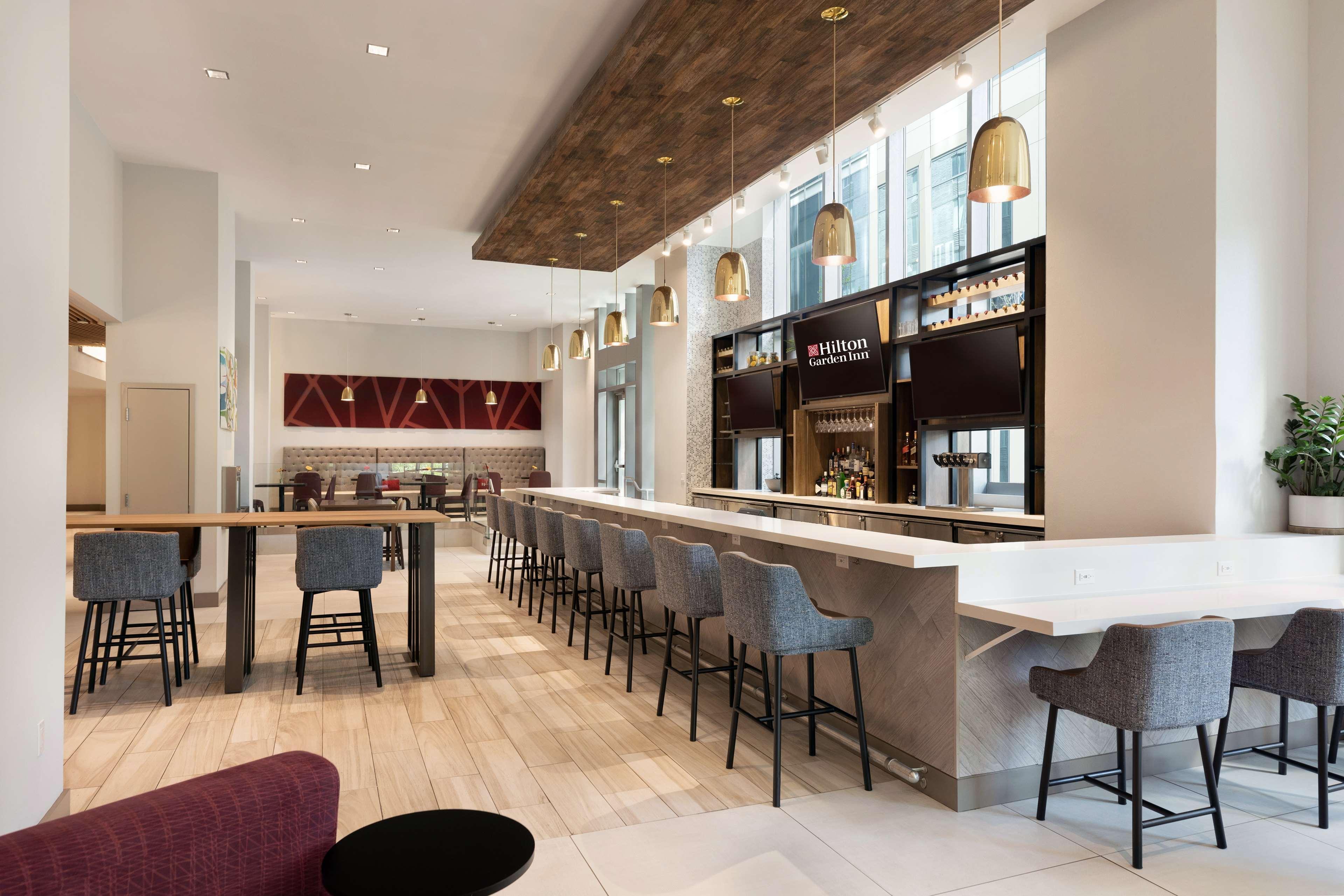 Hilton Garden Inn Long Island City Ню Йорк Екстериор снимка