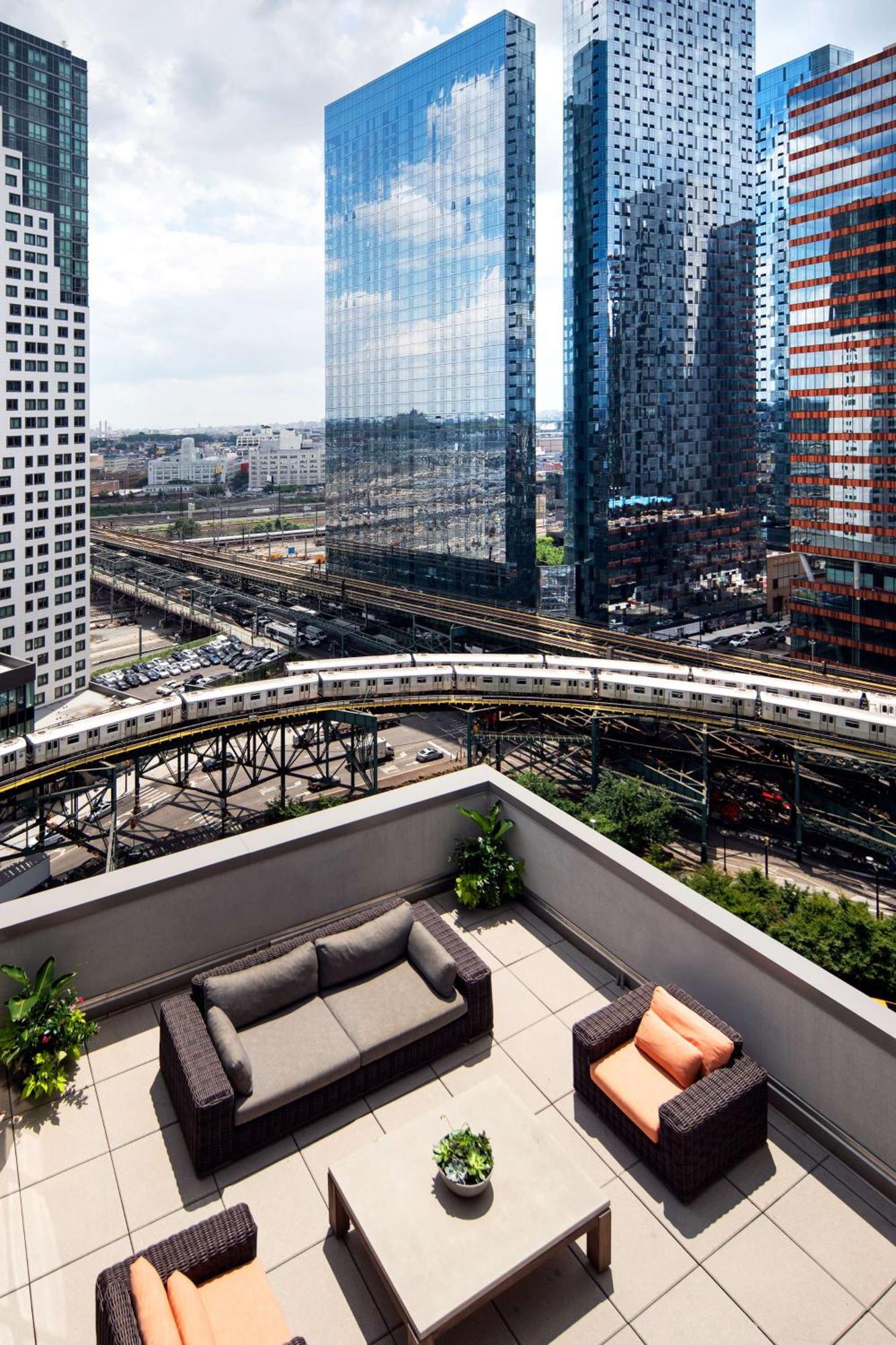 Hilton Garden Inn Long Island City Ню Йорк Екстериор снимка